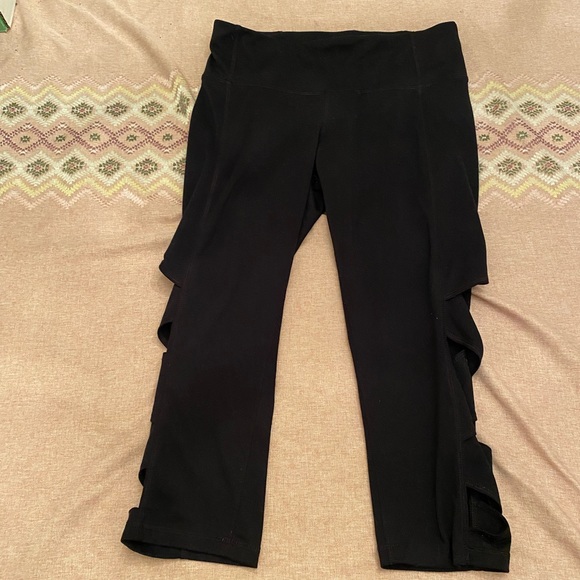 Champion Criss Cross Crop yoga Pants sz M - Picture 2 of 4